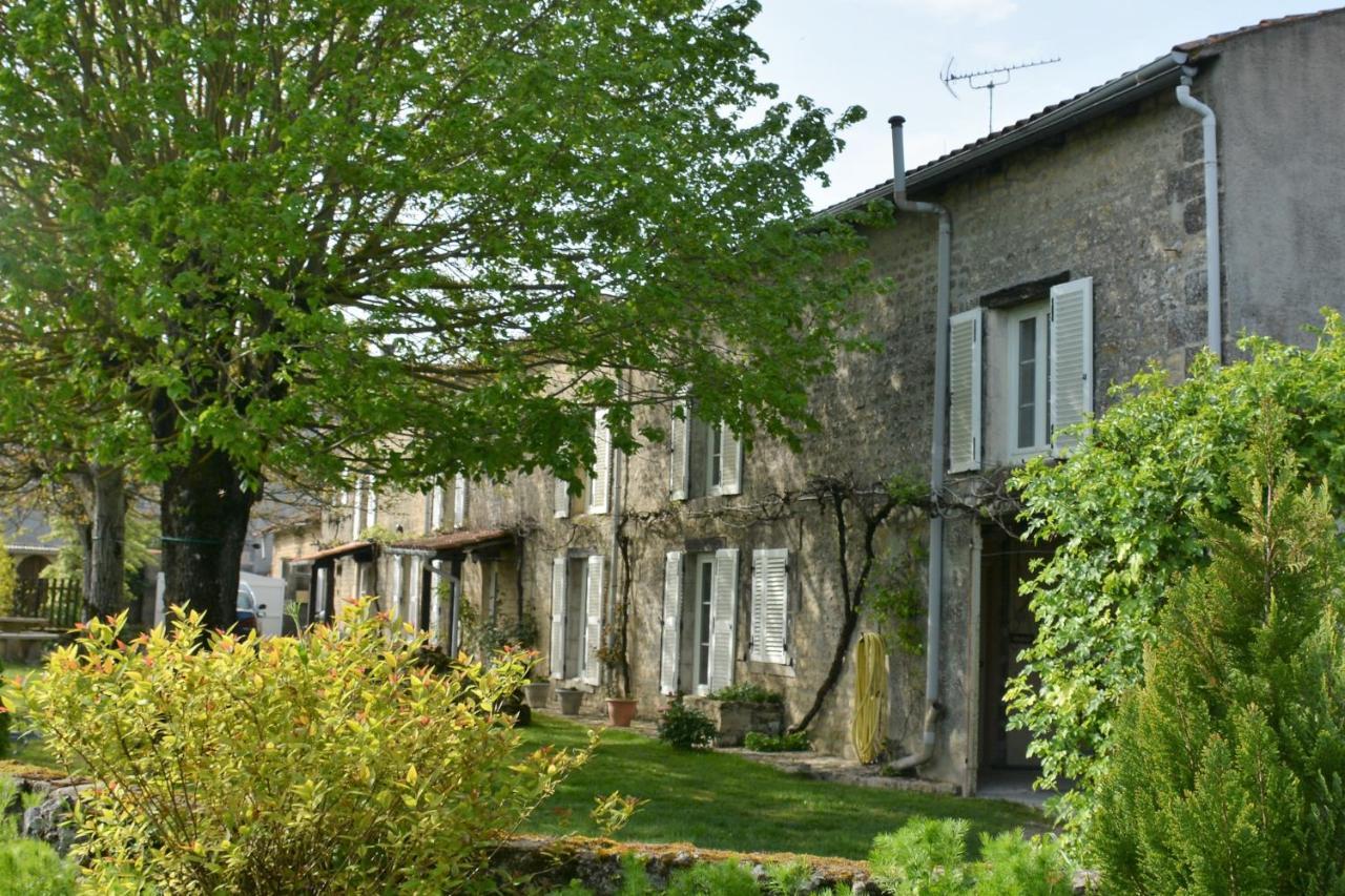 Bed and Breakfast Les Noyers Aulnay Aulnay  Exteriér fotografie