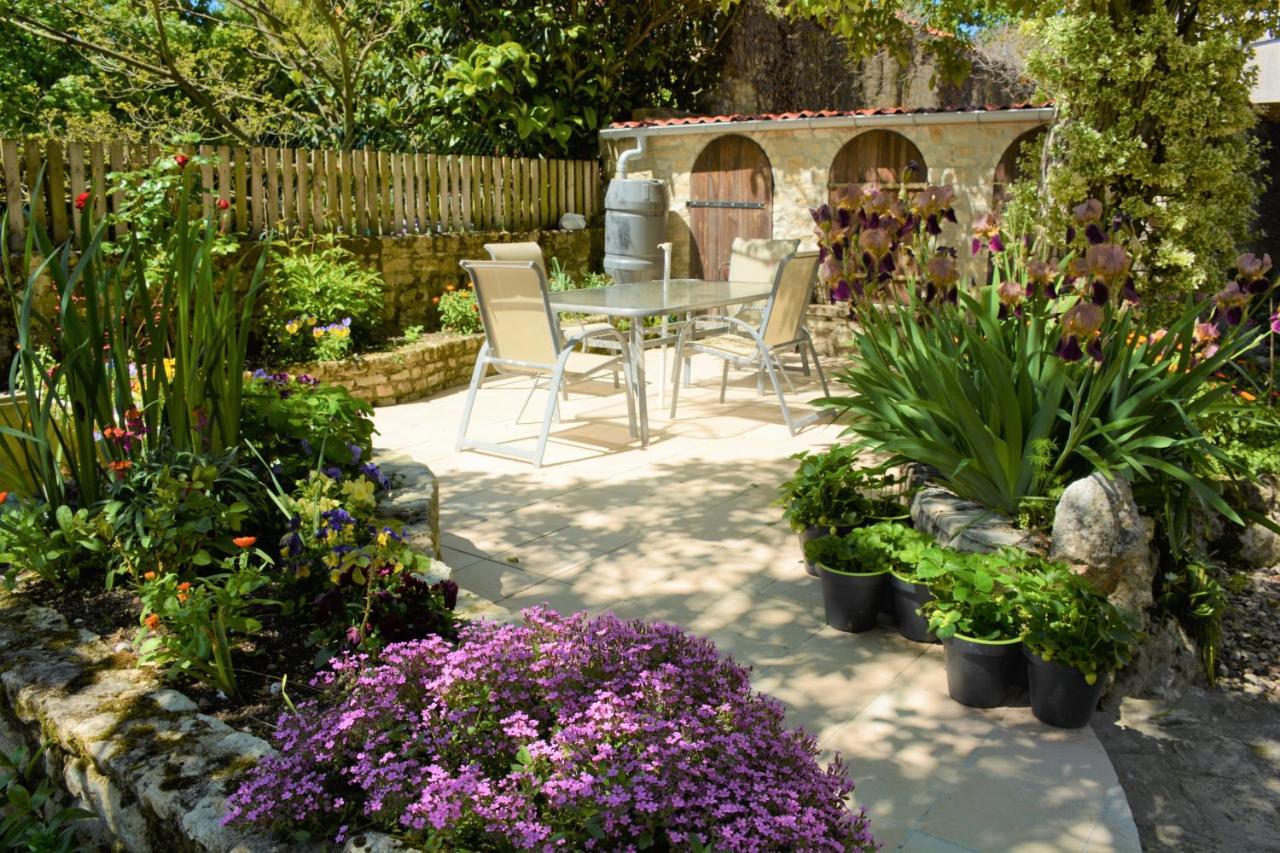 Bed and Breakfast Les Noyers Aulnay Aulnay  Exteriér fotografie