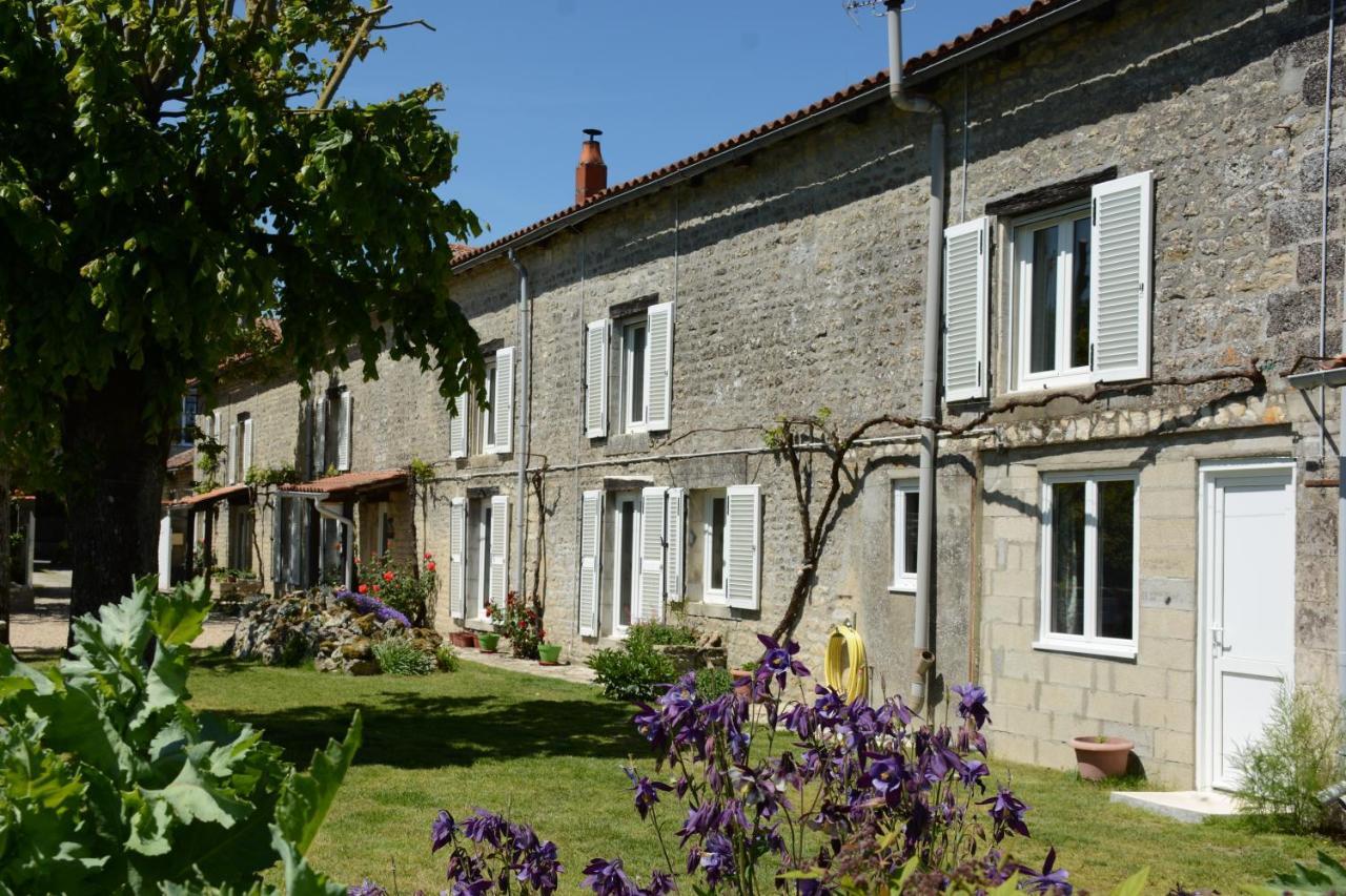 Bed and Breakfast Les Noyers Aulnay Aulnay  Exteriér fotografie