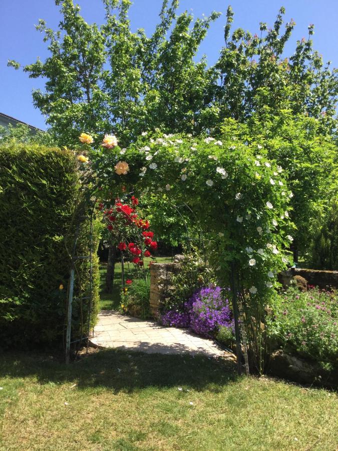 Bed and Breakfast Les Noyers Aulnay Aulnay  Exteriér fotografie